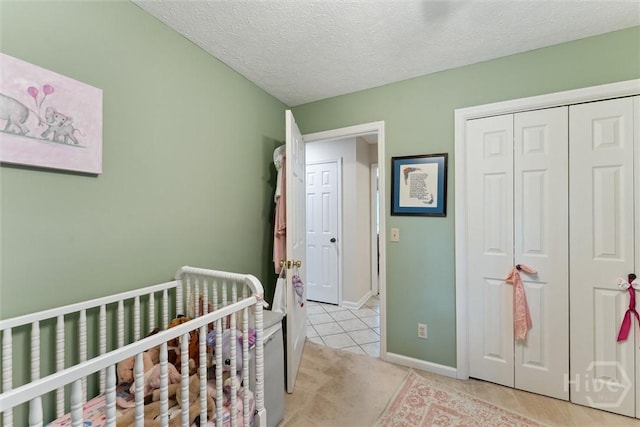 3 Watford Rd, Savannah, GA 31419 - bedroom with light tile patterned floors, a closet, a textured ceiling, and a crib