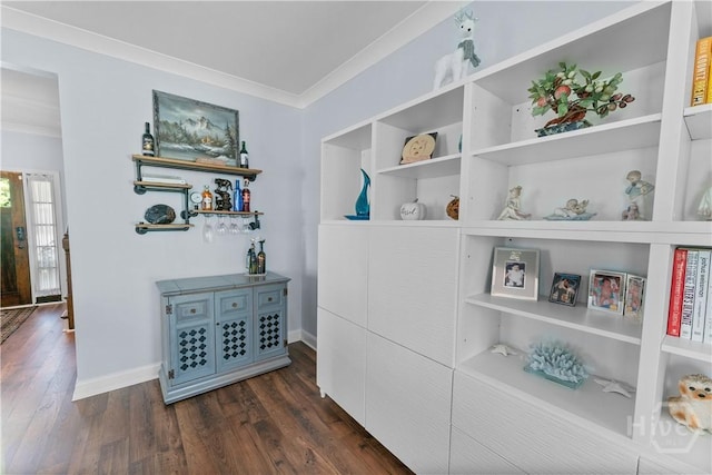 176 Trail Creek Ln, Savannah, GA 31405 - detailed view of crown molding and wood finished floors