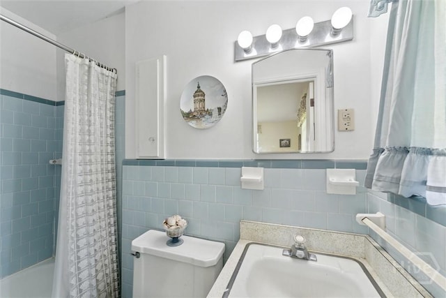 130 Hopecrest Ave, Savannah, GA 31406 - full bath featuring shower / tub combo with curtain, vanity, tile walls, and wainscoting