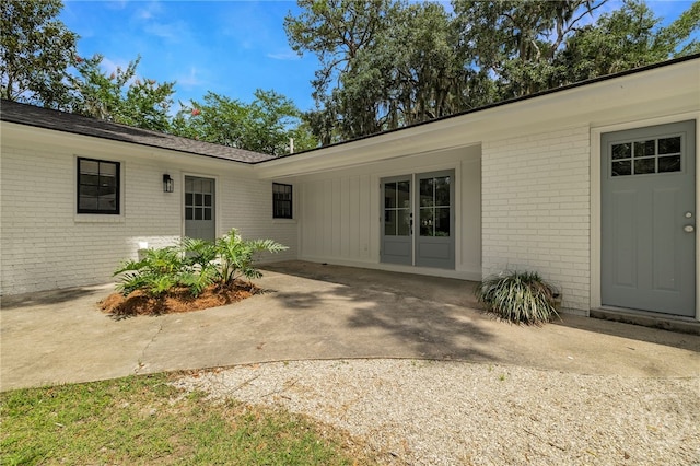 103 Kentshire Ct, Savannah, GA 31410 - doorway to property featuring brick siding and a patio area