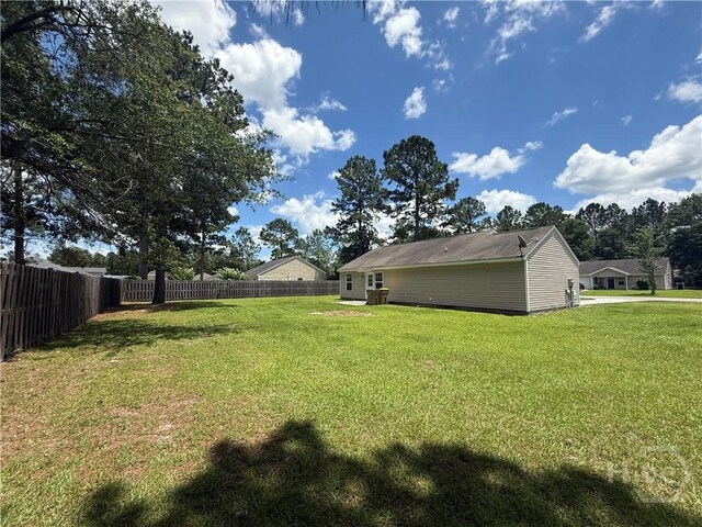 150 Knotty Pine Cir, Springfield, GA 31329 - view of fenced backyard