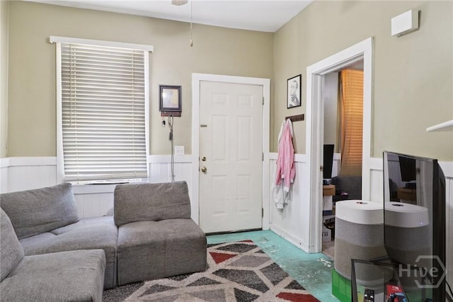 545 E Macon St, Savannah, GA 31401 - foyer entrance with a wainscoted wall