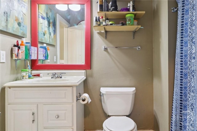 545 E Macon St, Savannah, GA 31401 - full bath featuring vanity and a shower with shower curtain