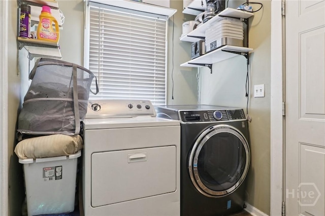 545 E Macon St, Savannah, GA 31401 - laundry area featuring washing machine and clothes dryer