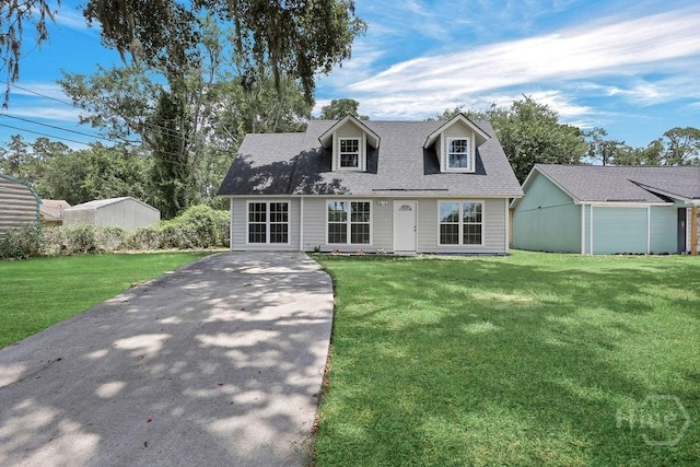 2204 Beaumont Dr, Savannah, GA 31406 - cape cod-style house featuring a front lawn and a shingled roof
