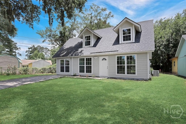 2204 Beaumont Dr, Savannah, GA 31406 - cape cod home featuring a front yard and roof with shingles