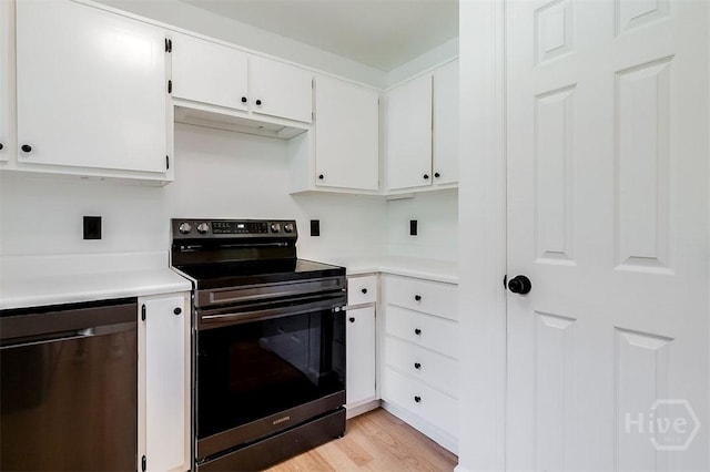 208 Lord Effingham Dr, Rincon, GA 31326 - kitchen featuring stainless steel appliances, light countertops, white cabinetry, and light wood finished floors
