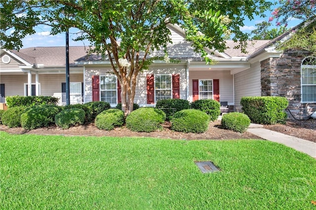 63 Stonelake Cir, Savannah, GA 31419 - view of front facade with a front lawn
