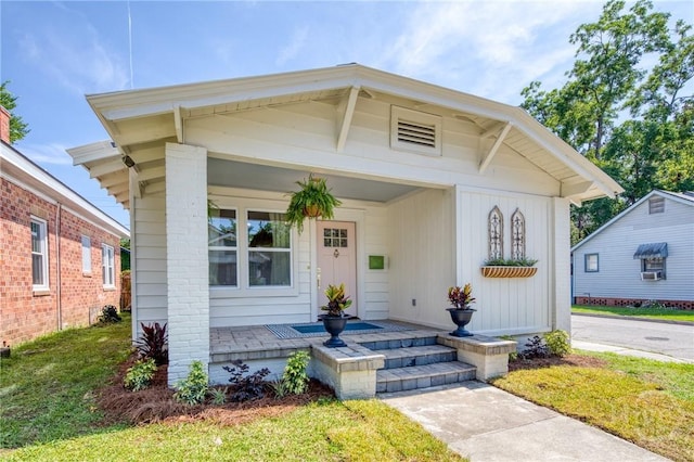 1136 E 39th St, Savannah, GA 31404 - view of front of house with covered porch