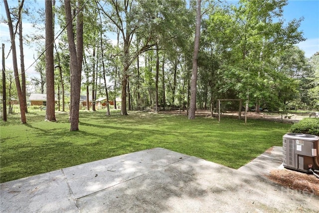 429 Edgewater Rd, Savannah, GA 31406 - view of grassy yard with a patio area
