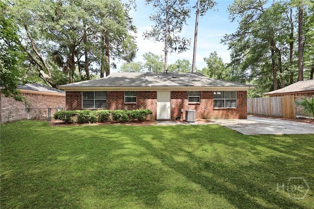 429 Edgewater Rd, Savannah, GA 31406 - view of front facade with a patio area and brick siding