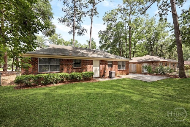 429 Edgewater Rd, Savannah, GA 31406 - view of front of property with a patio and brick siding