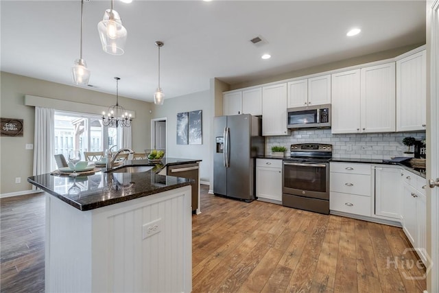 55 Glen Way, Richmond Hill, GA 31324 - kitchen featuring stainless steel appliances, decorative backsplash, light wood-style floors, hanging light fixtures, and recessed lighting