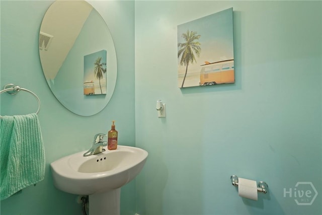227 Chippingwood Cir, Pooler, GA 31322 - bathroom featuring a sink