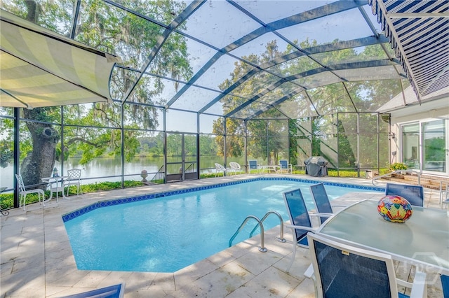 24 Islanders Retreat Retreat, Savannah, GA 31411 - outdoor pool featuring a water view, a patio, and a lanai
