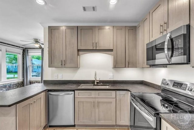 737 E 36th St, Savannah, GA 31401 - photo 8