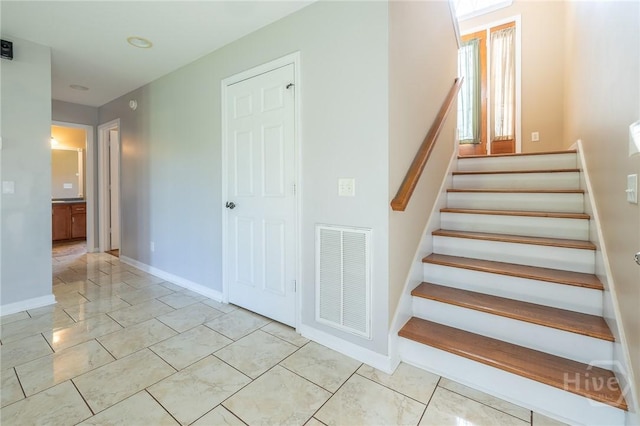 9 Sweetwater Ct, Savannah, GA 31419 - stairway featuring baseboards