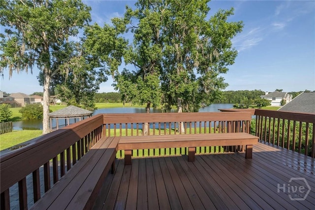 9 Sweetwater Ct, Savannah, GA 31419 - wooden terrace with a water view