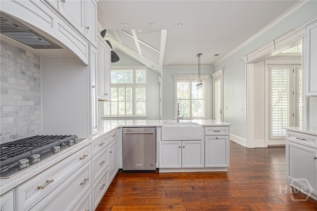 83 Waterway Dr, Savannah, GA 31411 - kitchen featuring stainless steel appliances, light countertops, white cabinetry, and crown molding
