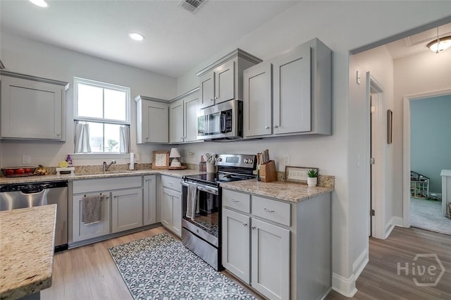 106 Cobbleton Dr, Rincon, GA 31326 - kitchen featuring appliances with stainless steel finishes, gray cabinetry, light wood-type flooring, and recessed lighting