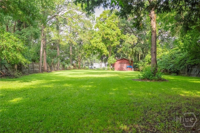 397 Hunt Dr, Savannah, GA 31406 - view of yard featuring an outdoor structure