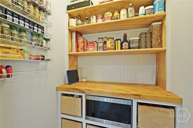 209 E 66th St, Savannah, GA 31405 - storage area with beverage cooler