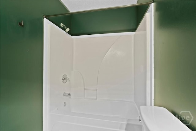 7305 Leghorn St, Savannah, GA 31406 - full bathroom featuring toilet and washtub / shower combination