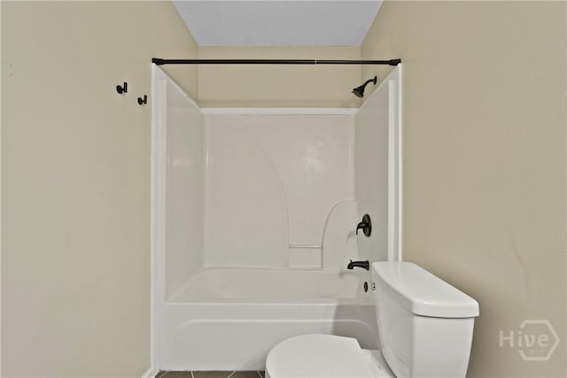 7305 Leghorn St, Savannah, GA 31406 - bathroom with toilet and washtub / shower combination