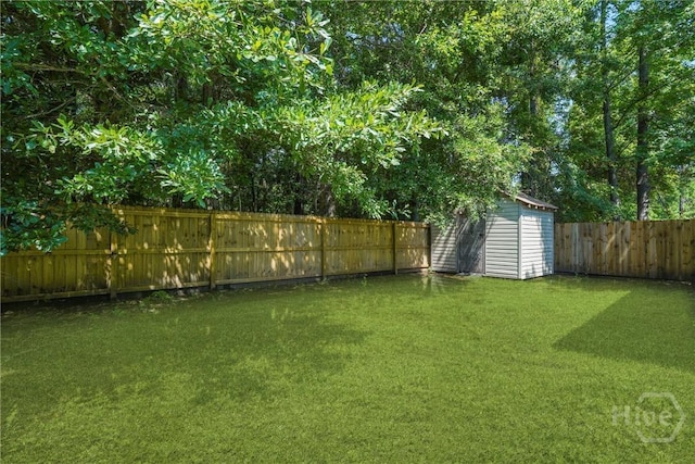 7305 Leghorn St, Savannah, GA 31406 - fenced backyard featuring a shed