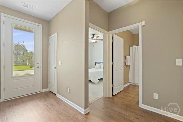 7 Saddle St N, Savannah, GA 31407 - entryway with light wood finished floors and a ceiling fan