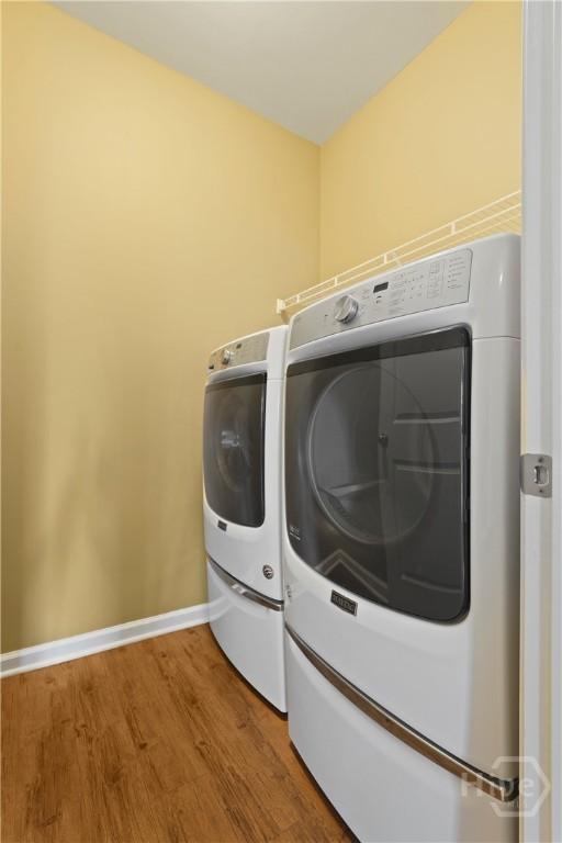 7 Saddle St N, Savannah, GA 31407 - laundry area with washing machine and dryer and wood finished floors