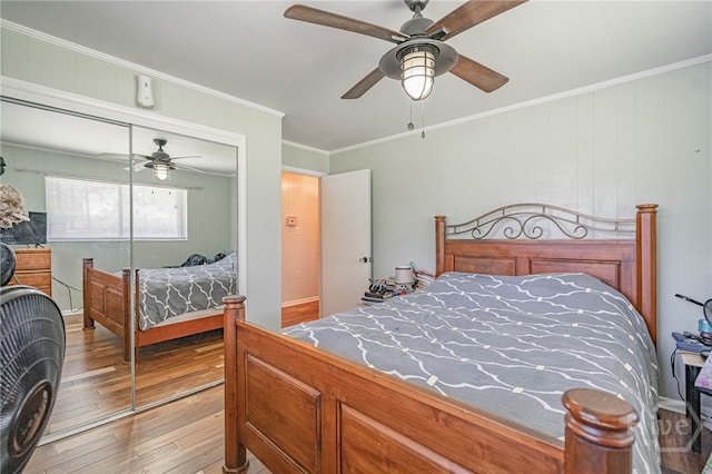 124 Drennon Dr, Jesup, GA 31545 - bedroom with hardwood / wood-style floors, crown molding, ceiling fan, and a closet