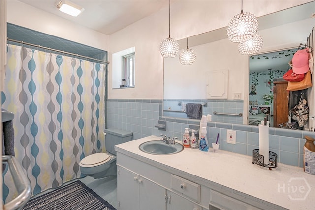 124 Drennon Dr, Jesup, GA 31545 - full bathroom featuring vanity, curtained shower, a chandelier, wainscoting, and tile walls