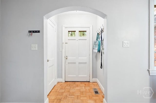 308 E 55th St, Savannah, GA 31405 - foyer with arched walkways