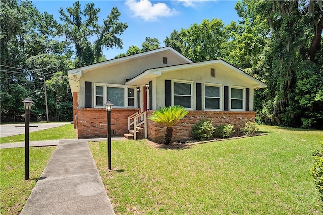 7423 Central Ave, Savannah, GA 31406 - bungalow-style home with a front lawn, brick siding, and stucco siding