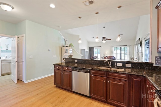 28 Cross Gate Ct, Pooler, GA 31322 - kitchen featuring appliances with stainless steel finishes, light wood-style flooring, pendant lighting, ceiling fan, and recessed lighting