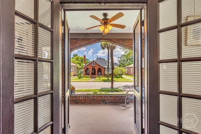 217 E 54th St, Savannah, GA 31405 - entryway featuring carpet floors and a ceiling fan