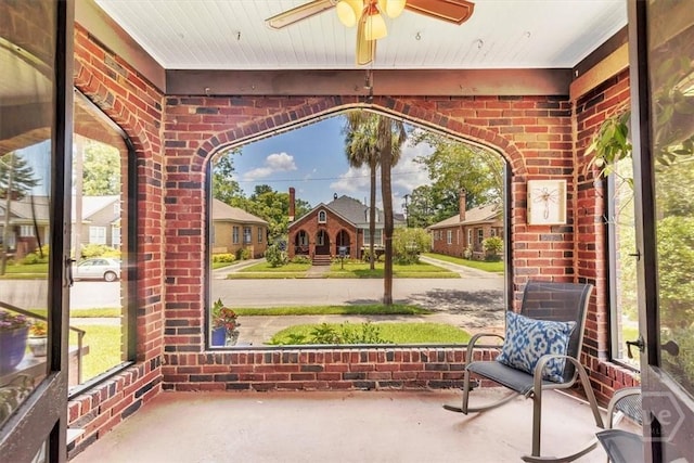 217 E 54th St, Savannah, GA 31405 - sunroom / solarium with a ceiling fan