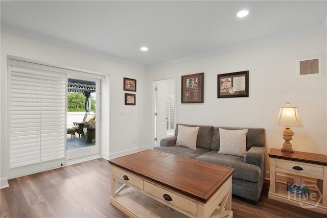 700 Wilmington Island Rd Unit T3, Savannah, GA 31410 - living room with ornamental molding, dark wood-style floors, and recessed lighting