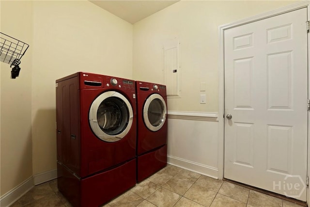 72 Roswell Trl, Richmond Hill, GA 31324 - laundry room featuring independent washer and dryer, electric panel, and tile patterned floors