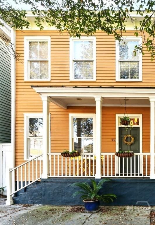 531 E Broad St, Savannah, GA 31401 - view of front facade with a porch