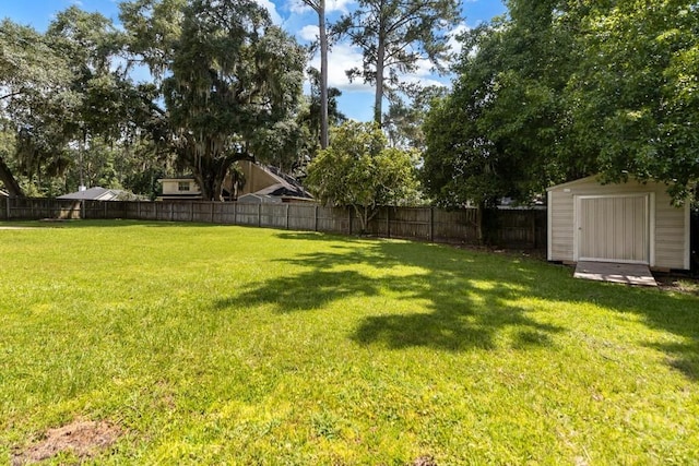 633 Greenwich Dr, Richmond Hill, GA 31324 - fenced backyard with a storage shed