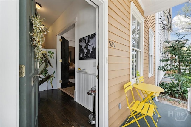 529 E Broad St, Savannah, GA 31401 - entrance to property featuring a porch