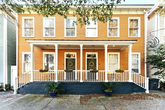 529 E Broad St, Savannah, GA 31401 - view of property with a porch