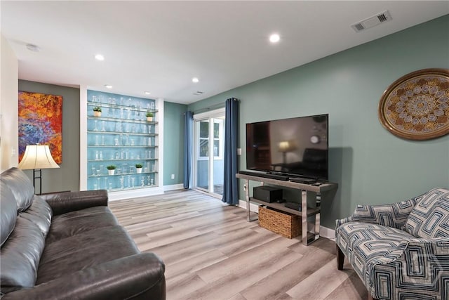 7619 Lynes Ct, Savannah, GA 31406 - living room featuring wood finished floors, built in features, and recessed lighting
