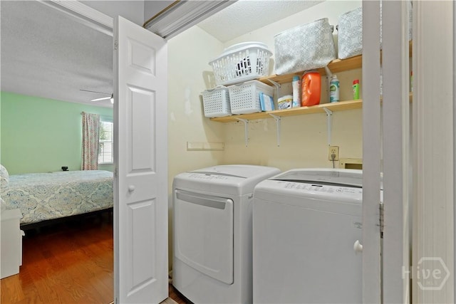 505 Pointe N Dr, Savannah, GA 31410 - laundry room with independent washer and dryer, wood finished floors, and a textured ceiling