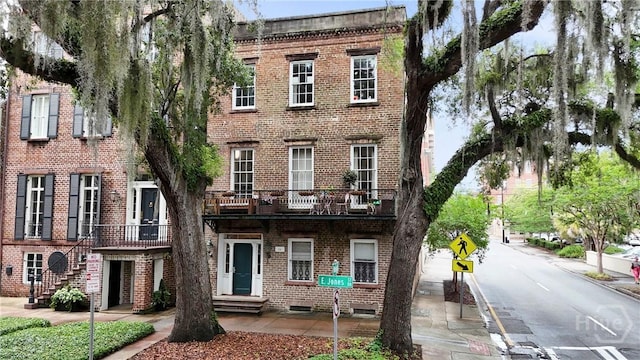 24 E Jones St, Savannah, GA 31401 - multi unit property featuring brick siding