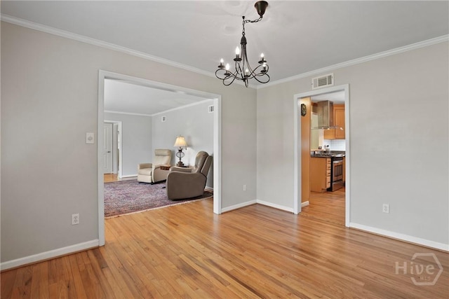 206 Devonshire Rd, Savannah, GA 31410 - dining space featuring a chandelier, light wood-style flooring, and crown molding