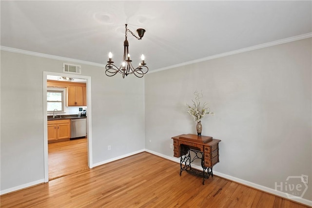 206 Devonshire Rd, Savannah, GA 31410 - unfurnished room with a chandelier, crown molding, and light wood-style floors