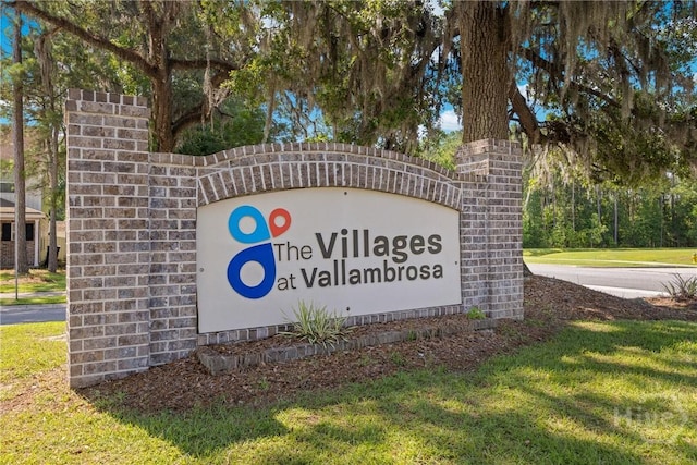 57 Fiore Dr, Savannah, GA 31419 - community / neighborhood sign with a yard